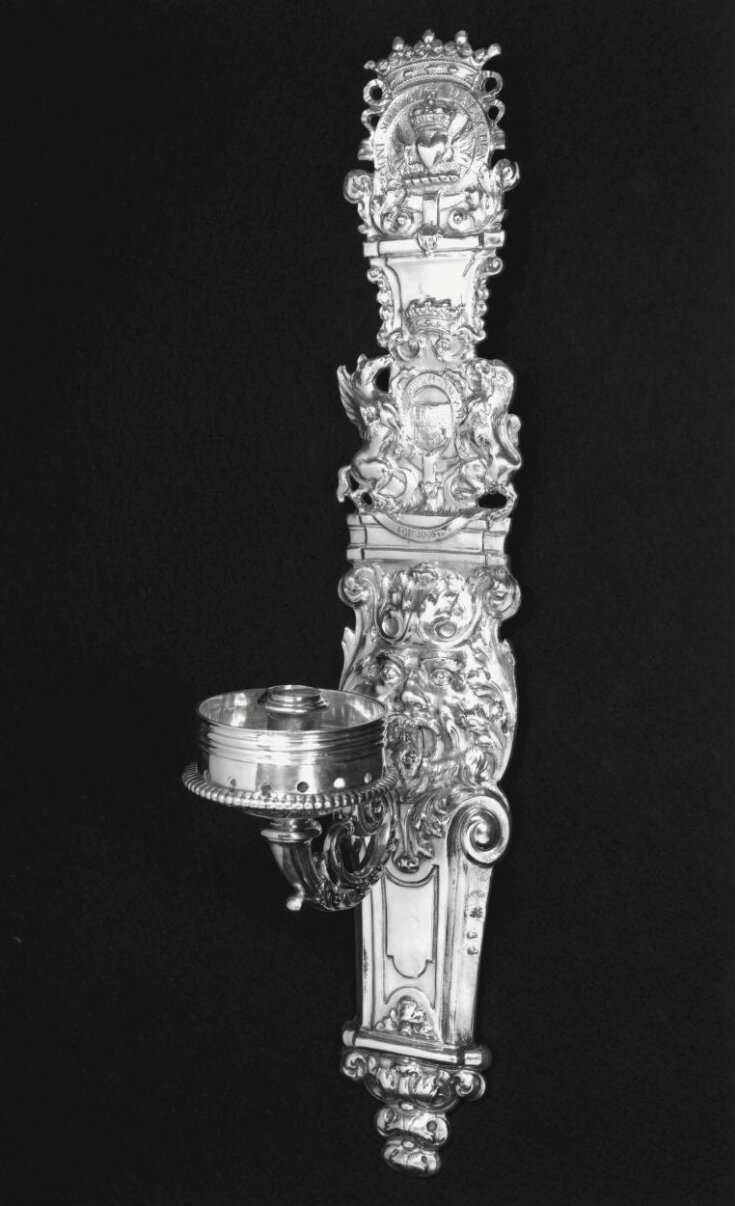 Sconce top image
