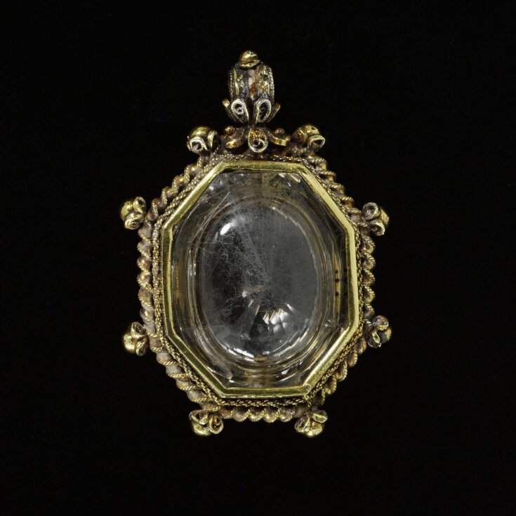 Locket top image