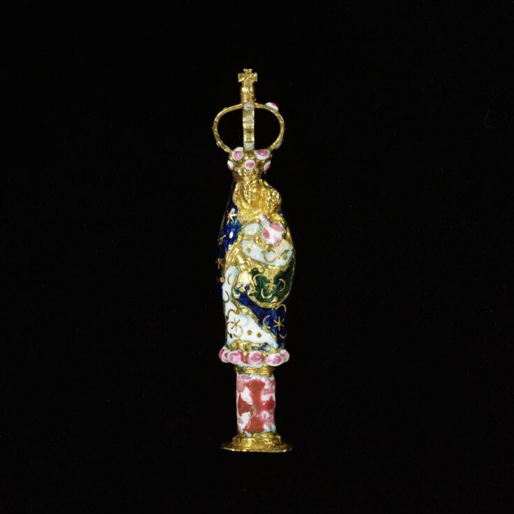 Pendant top image