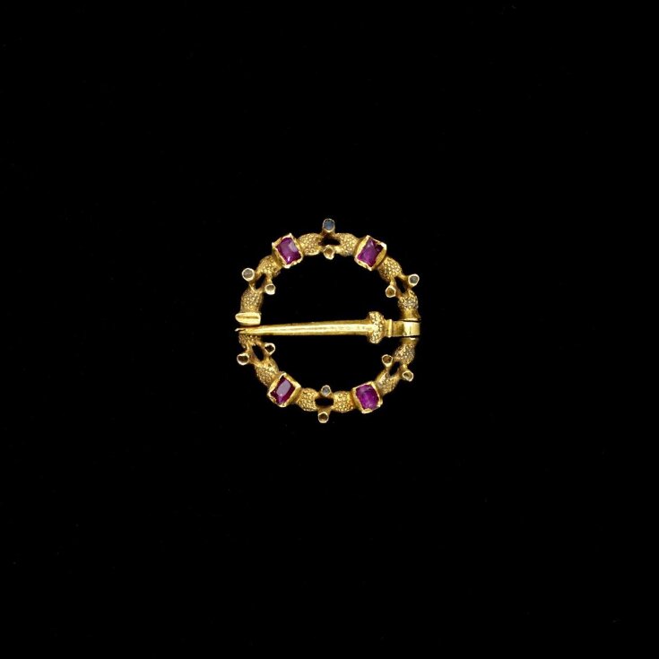 Ring Brooch top image