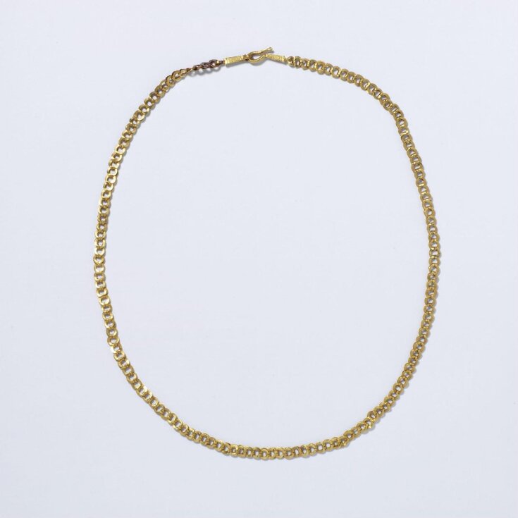 File:Victoria and Albert Museum Jewellery 11042019 Necklet About