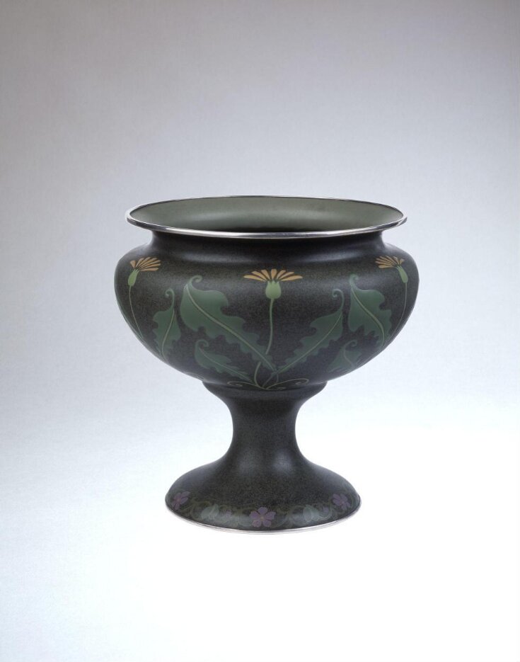 Pedestal Vase top image