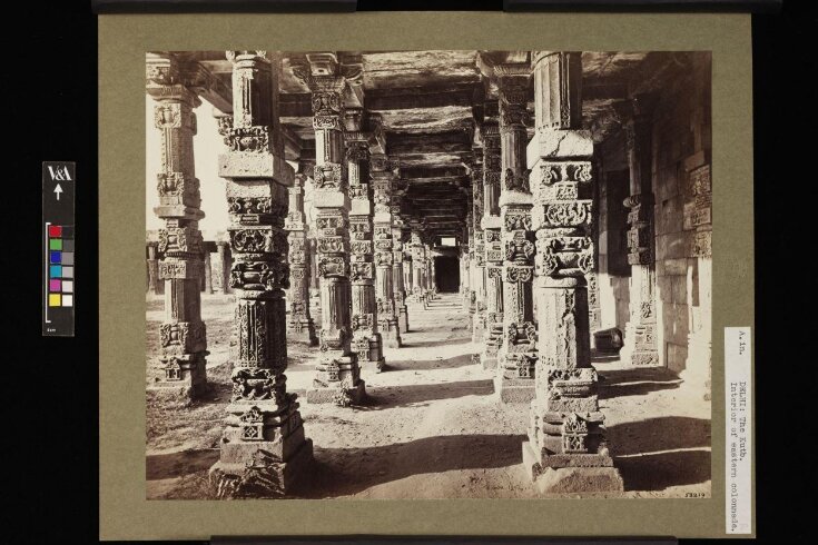 Interior view of the Eastern colonnade, Delhi. top image