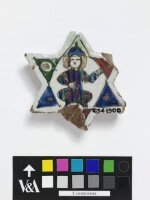 میوزیم کے کھلے ذخیرے سے «Konya Tile, c.1200» کی تصویر