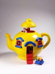 Big Yellow Teapot thumbnail 1