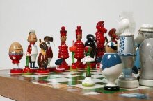 Alice Through the Looking Glass Chess Set thumbnail 1