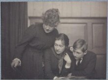 Ellen Terry with her children Edith and Edward Gordon Craig thumbnail 1