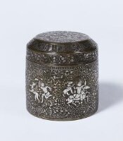 میوزیم کے کھلے ذخیرے سے «Enamelled Box, 1238–40» کی تصویر