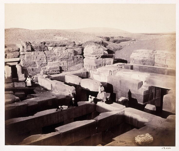Gizeh: Excavated temple at the foot of the Sphinx top image