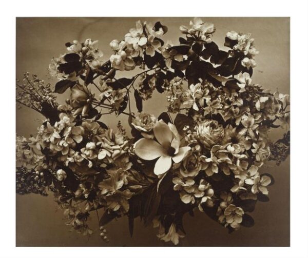 Wreath: apple blossom, rhododendron, lilies of the valley | Braun