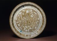 میوزیم کے کھلے ذخیرے سے «Kashan Lustre Dish, 1208» کی تصویر