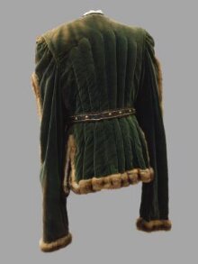 Costume for Richard III, worn by Laurence Olivier thumbnail 1