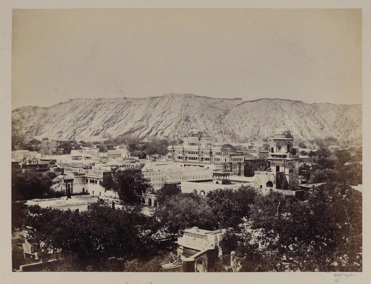 Panoramic view of the city and palace of Jaipur top image