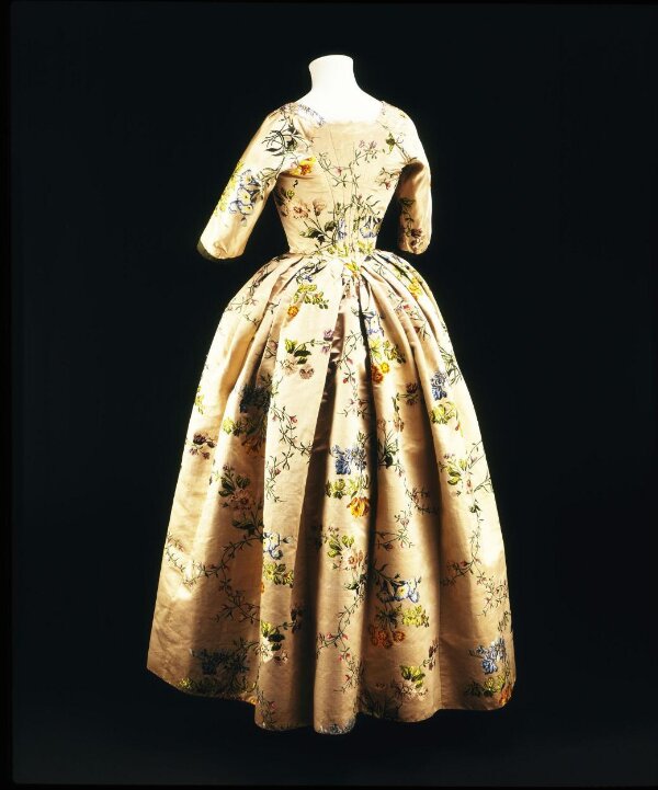 Gown | Anna Maria Garthwaite | V&A Explore The Collections