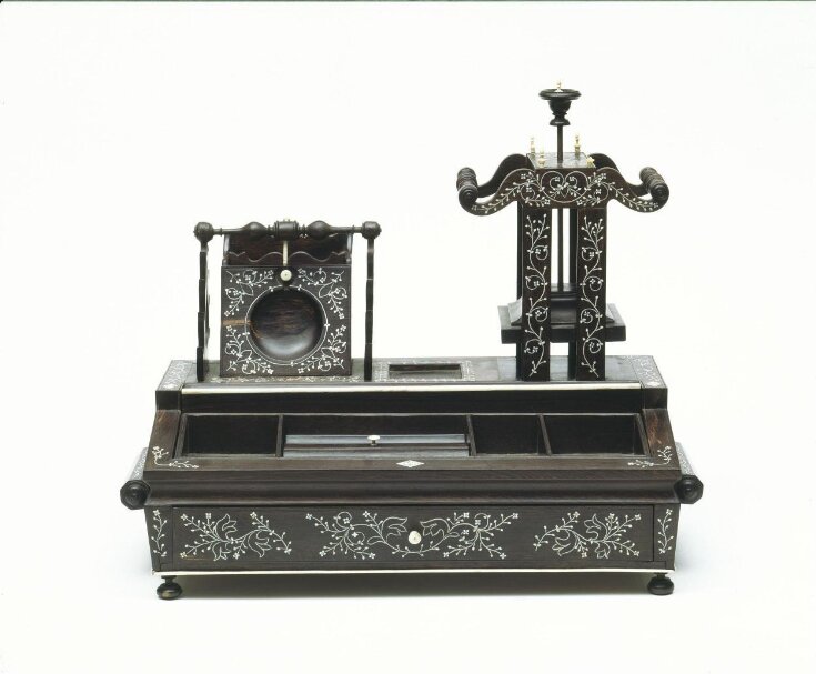 Ink- and watch-stand top image