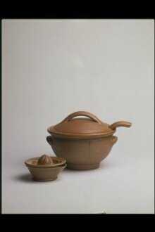 Tureen, Cover and Ladle thumbnail 1
