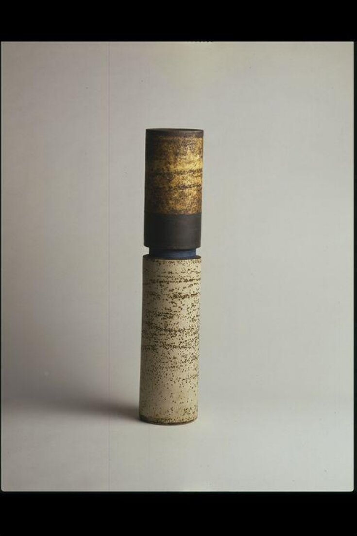 Cylinder with split centre top image
