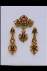 Brooch thumbnail 2