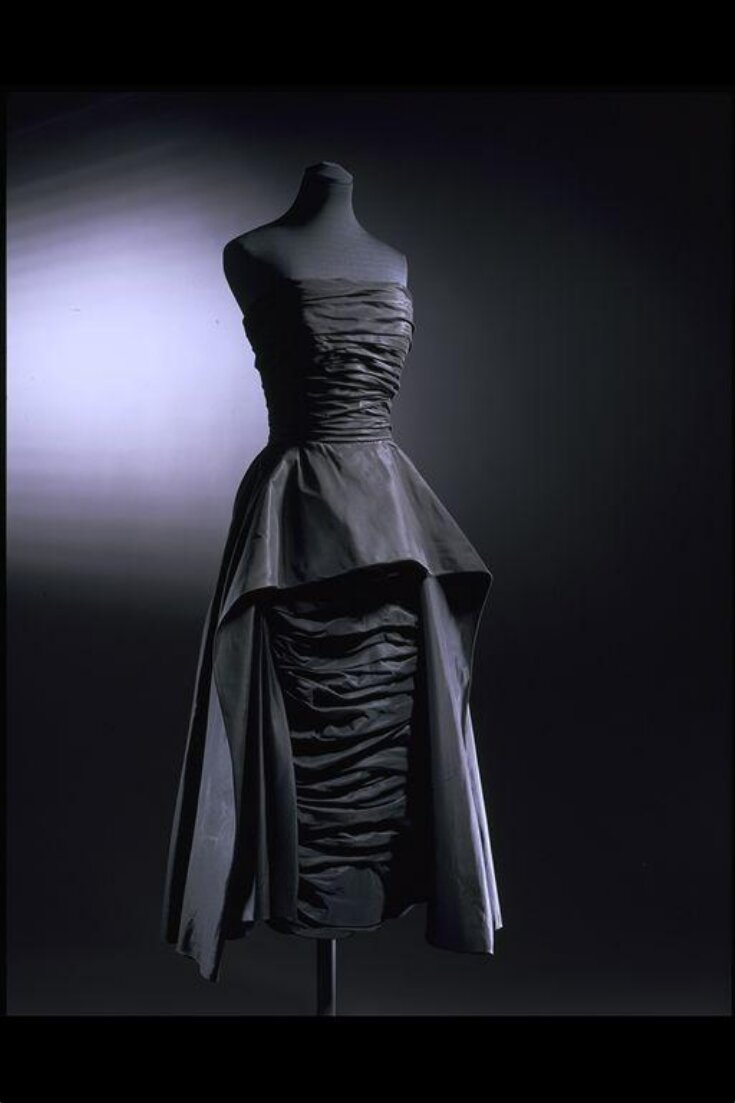 Chi tiết hơn 75 về vintage dior black dress mới nhất - Du học Akina
