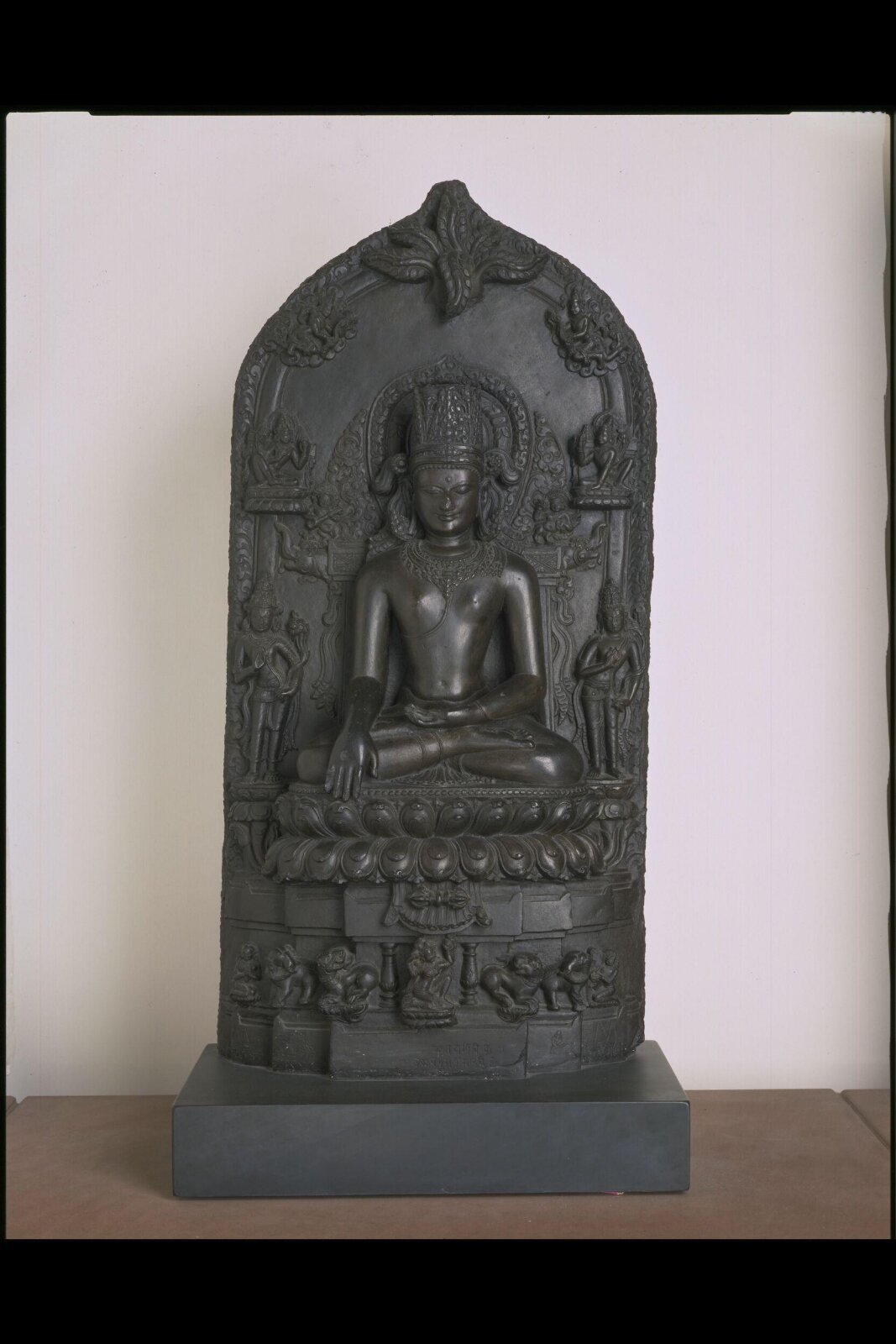 Seated  crowned Buddha, 11th century-12th century