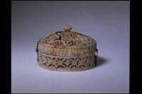 میوزیم کے کھلے ذخیرے سے «Madinat al-Zahra Pyxis, c.964» کی تصویر