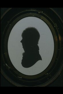 Silhouette portrait miniature of a young gentleman thumbnail 1