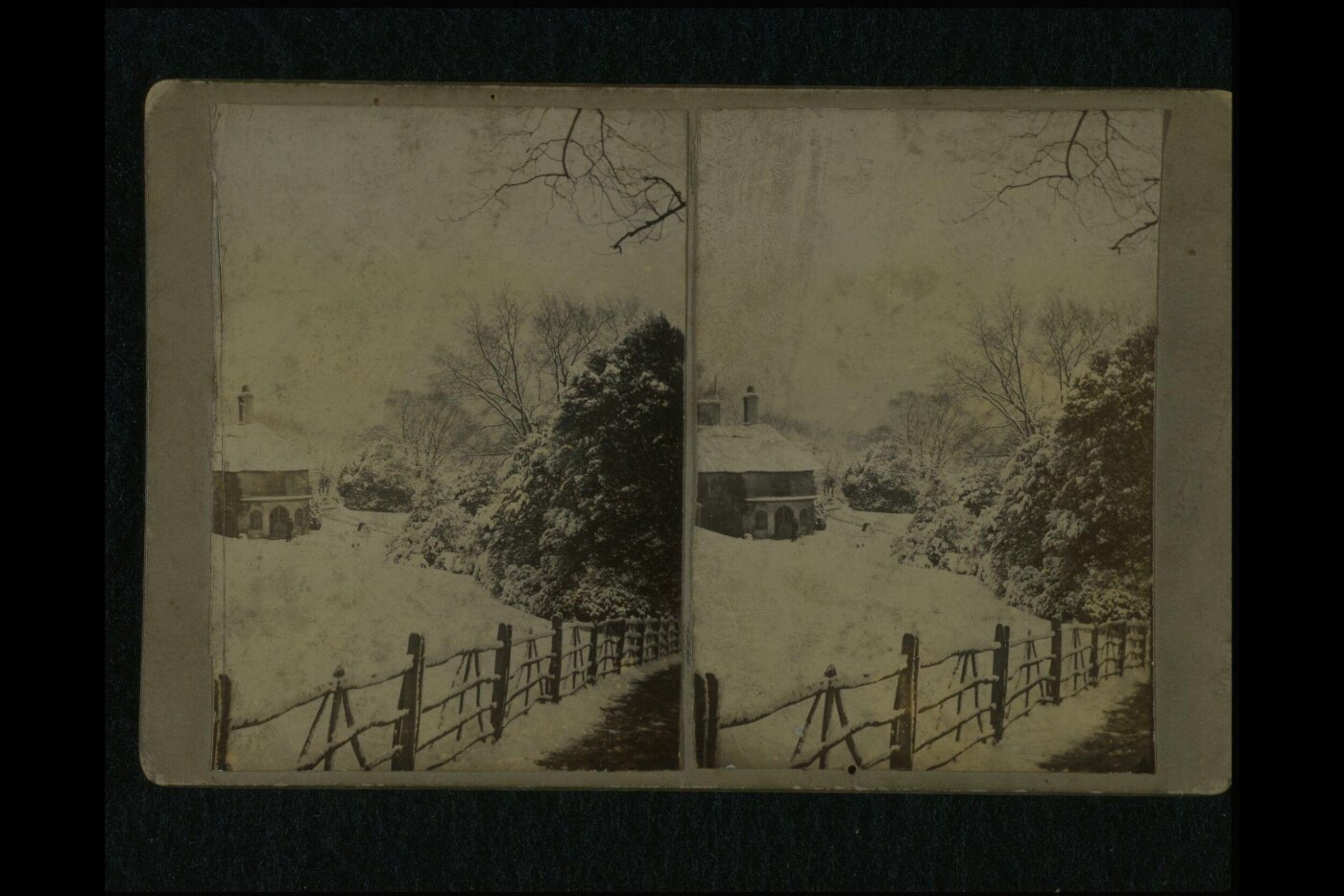 Unknown, Stereoscopic photograph depicting a cottage and garden under thick snow