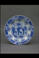 میوزیم کے کھلے ذخیرے سے «Iznik Dish, 1550–70» کی تصویر