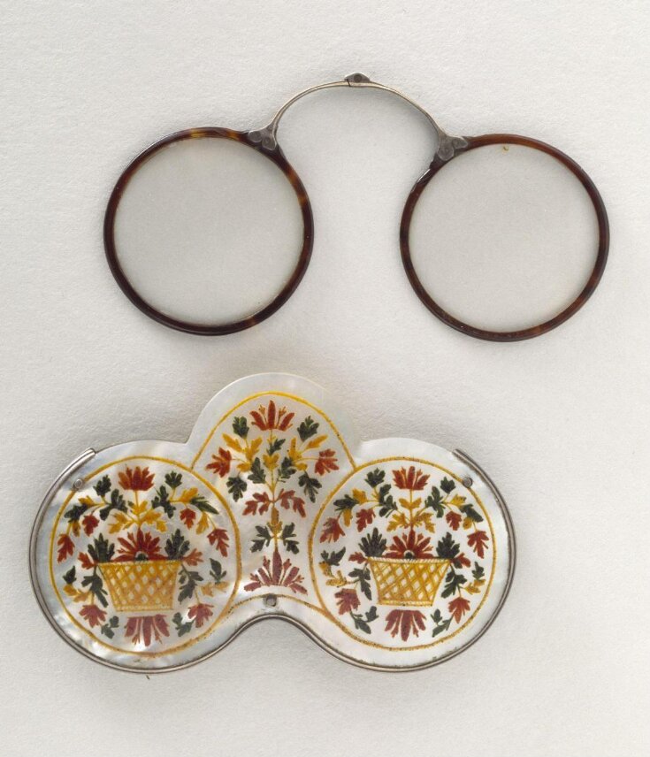 Spectacle Case and Spectacles top image