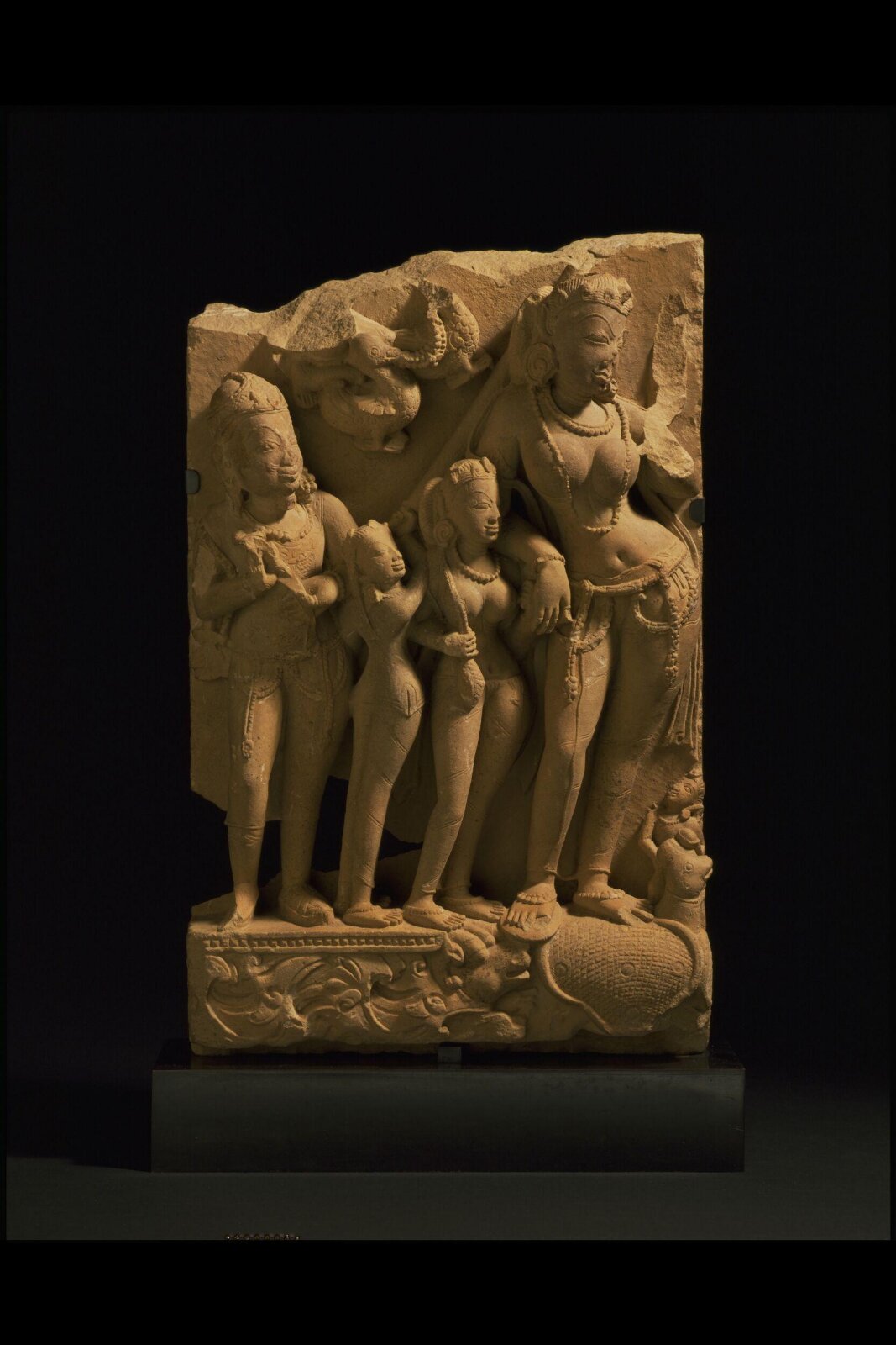 Figure group, ca. 900