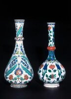 میوزیم کے کھلے ذخیرے سے «Iznik Bottle, 1575–80» کی تصویر