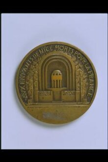 Nice War Memorial 1914-18 Commemorative Medal thumbnail 1