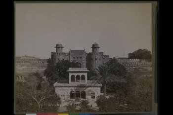 Hazuri Bagh and the fort, Lahore