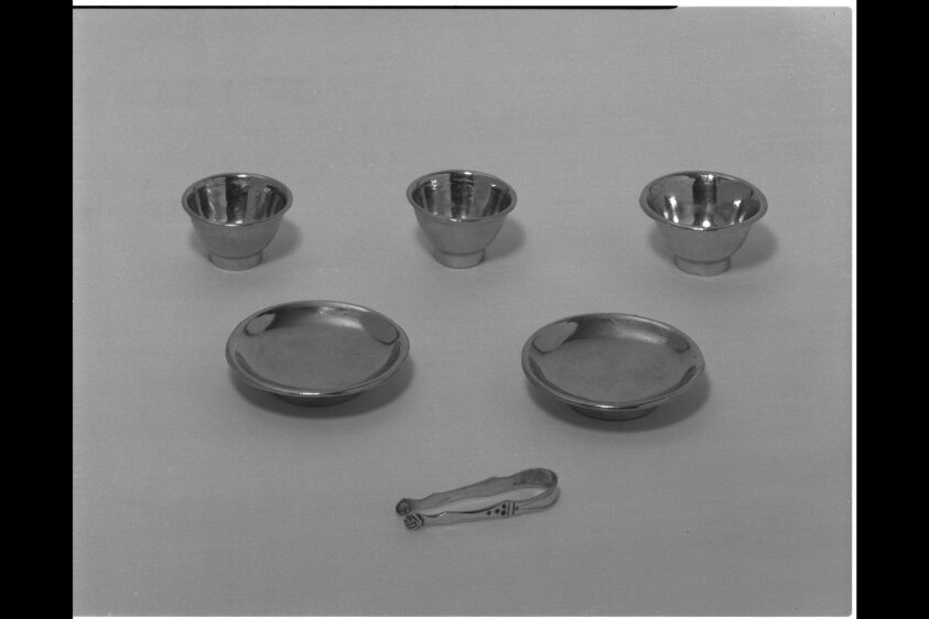 Miniature cup (ca. 1740) by Pieter le Sage