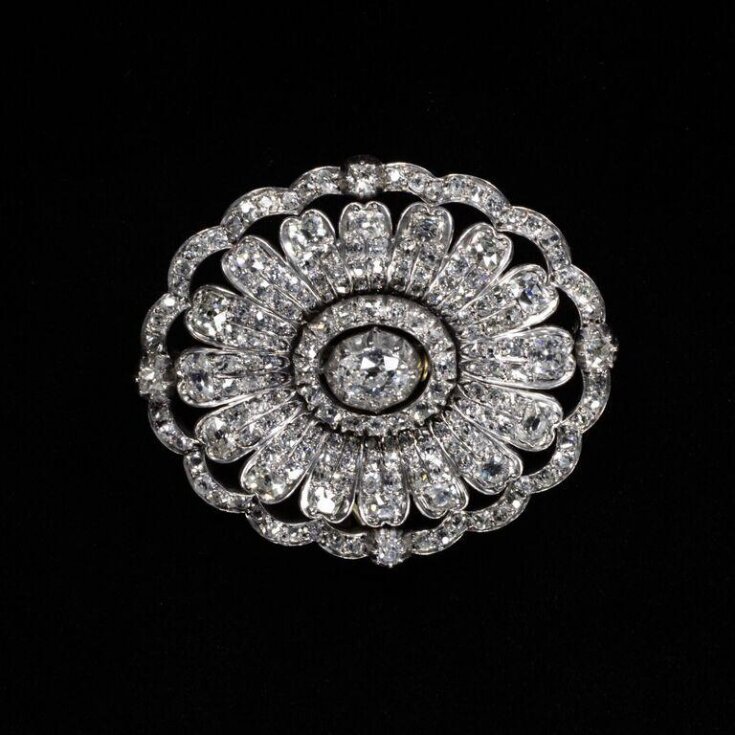 Brooch top image