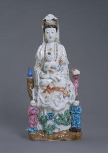 The Bodhisattva Guanyin in her aspect as the 'bringer of sons' thumbnail 1
