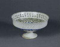 میوزیم کے کھلے ذخیرے سے «Footed bowl (1650-1725)» کی تصویر