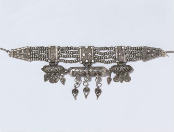 Necklace | unknown | V&A Explore The Collections