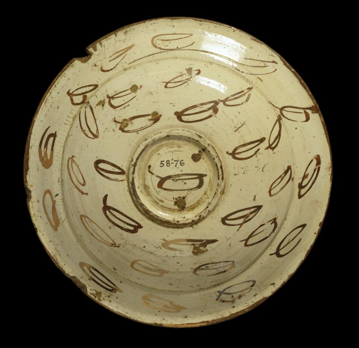 Dish, Unknown · 17th century · Manises