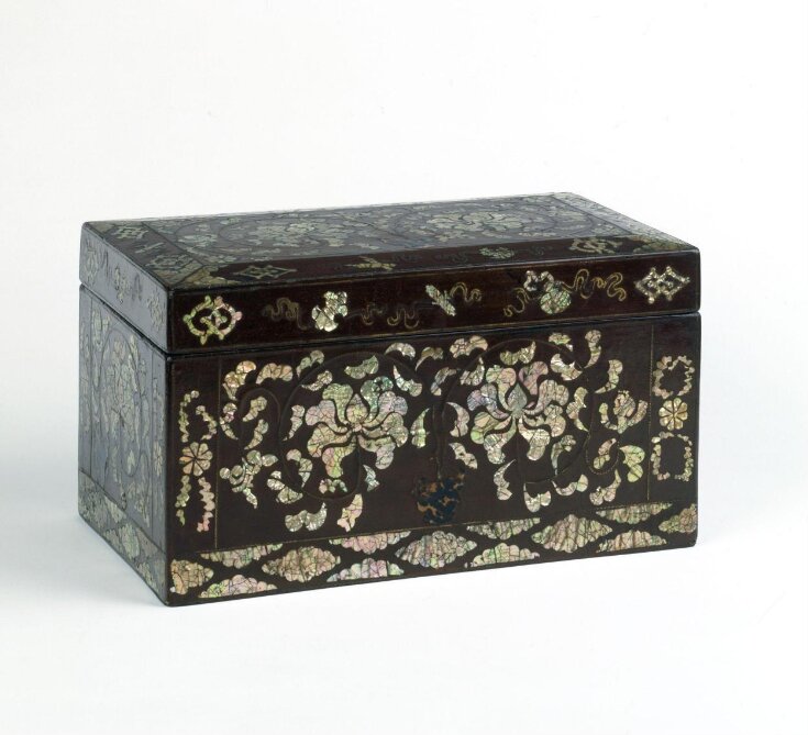 Lacquer box inlaid with peony design (나전칠모란문상자) | Unknown 