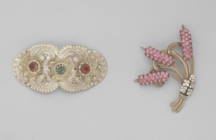 Brooch top image