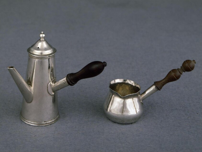 Miniature saucepan (ca. 1740) by Pieter le Sage