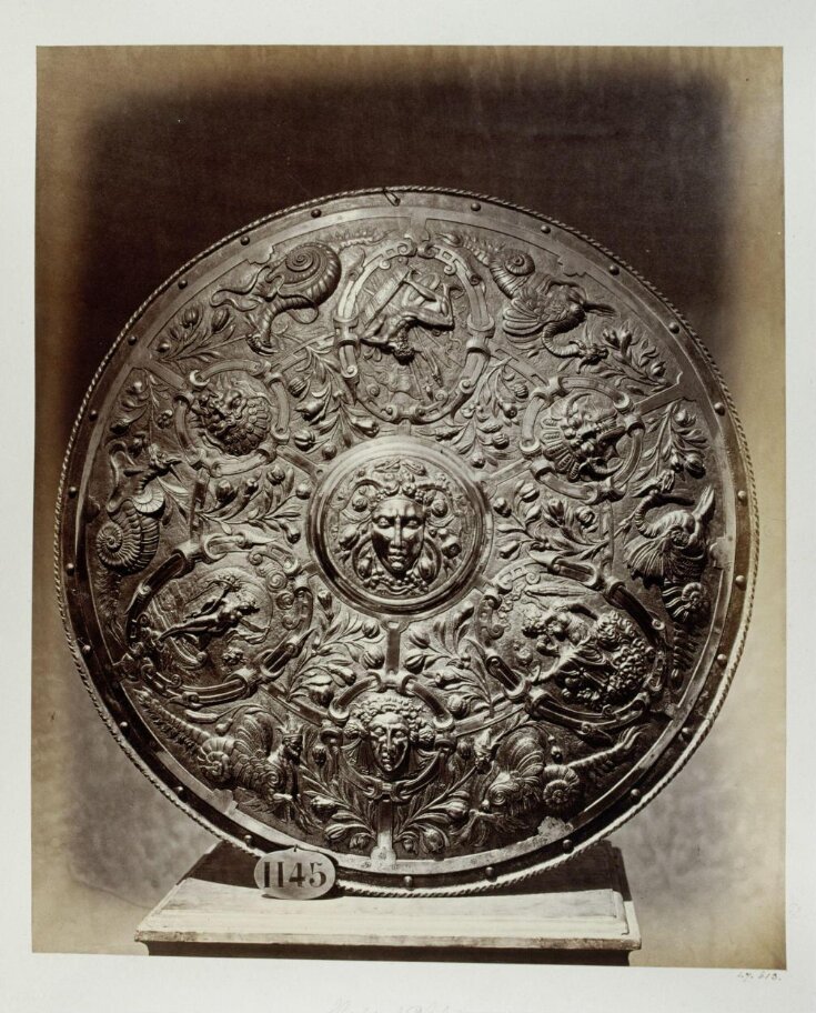 Shield of Philip IV top image