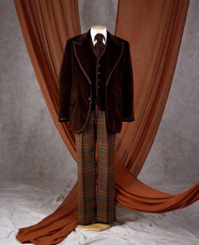 Suit (1968) by Cheng Men