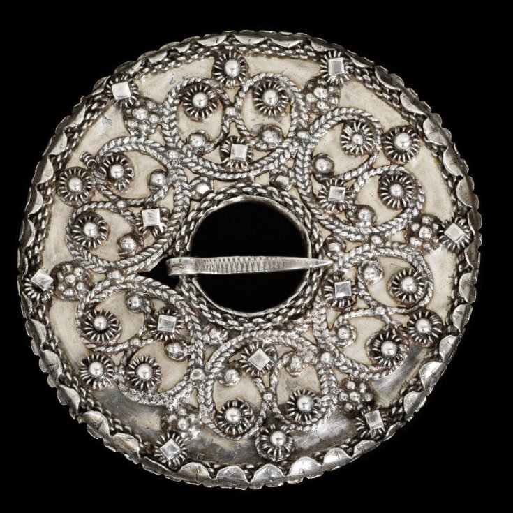 Ring Brooch top image