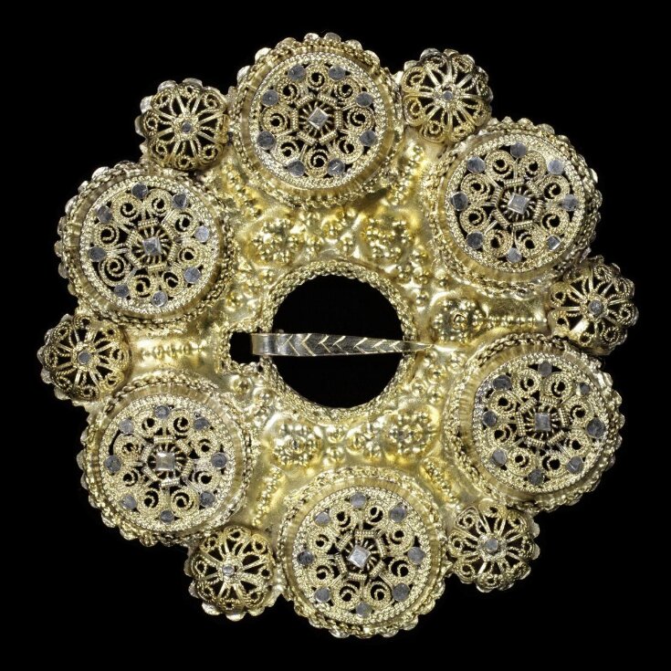 Ring Brooch top image