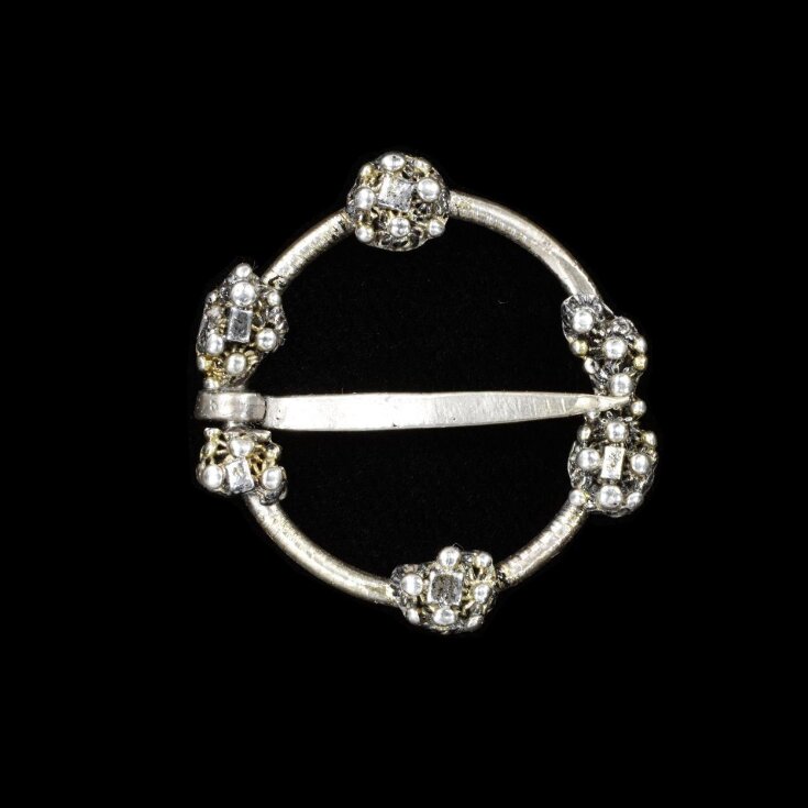 Ring Brooch top image