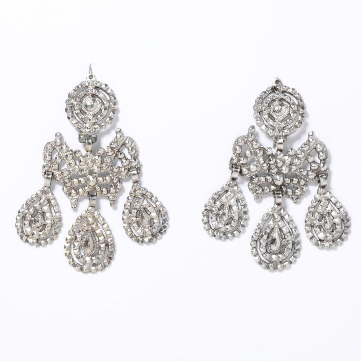 Earring top image