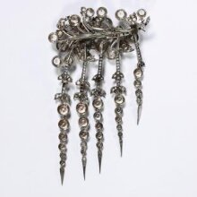 Brooch thumbnail 1