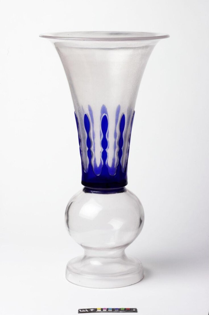 Vase top image